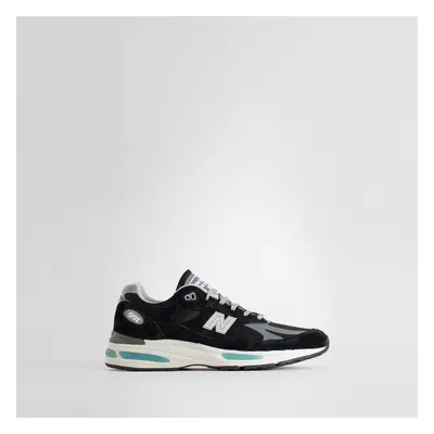 NEW BALANCE UNISEX BLACK SNEAKERS