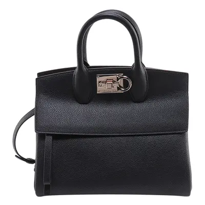 Ferragamo-Borsa a mano The Studio in pelle martellata con iconica chiusura Gancini-Donna